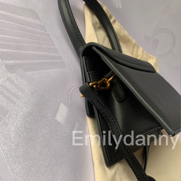 JACQUEMUS Le Chiquito moyen leather handbag - Picture 11 of 11